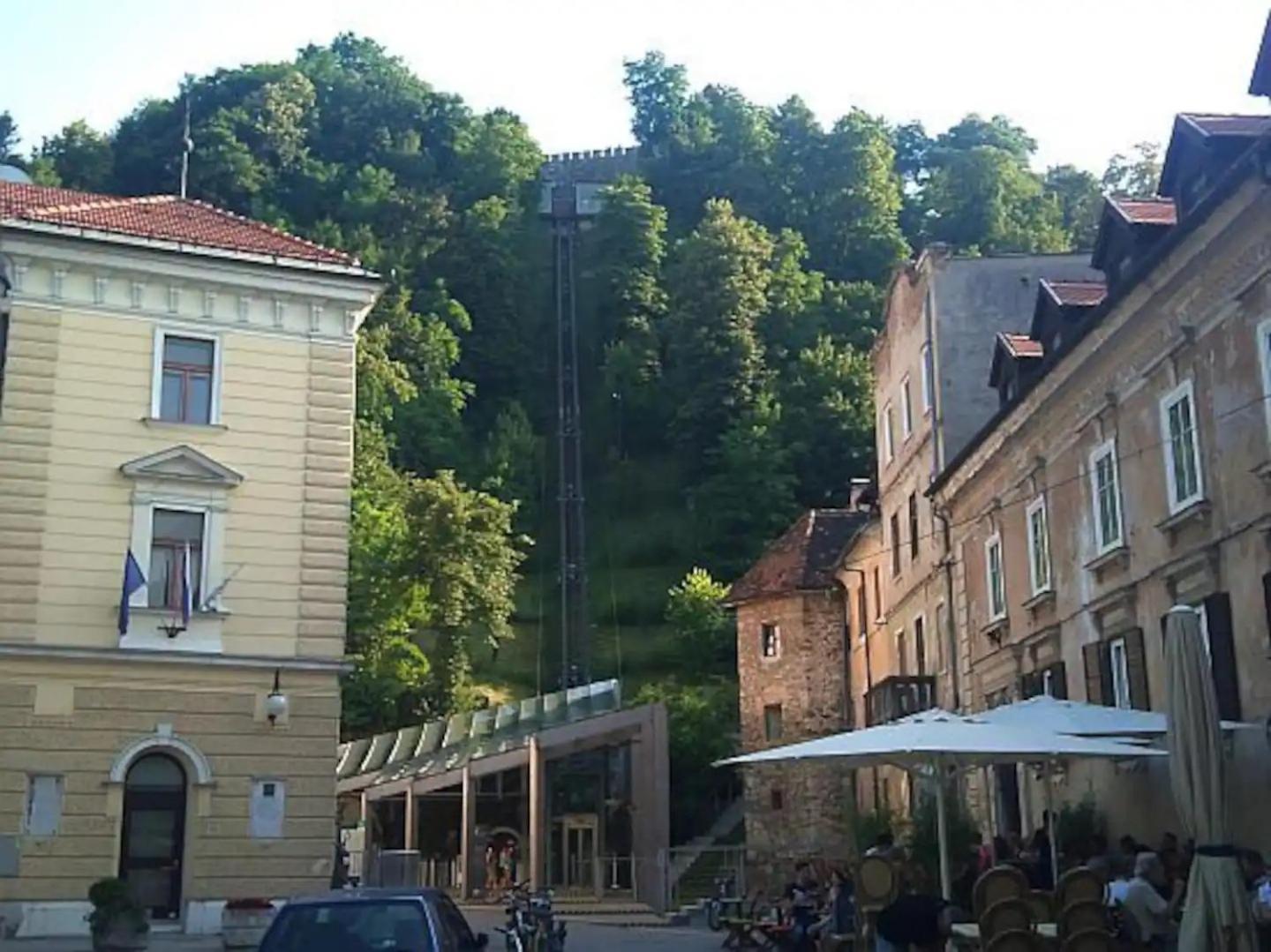 Under The Castle Apartment *